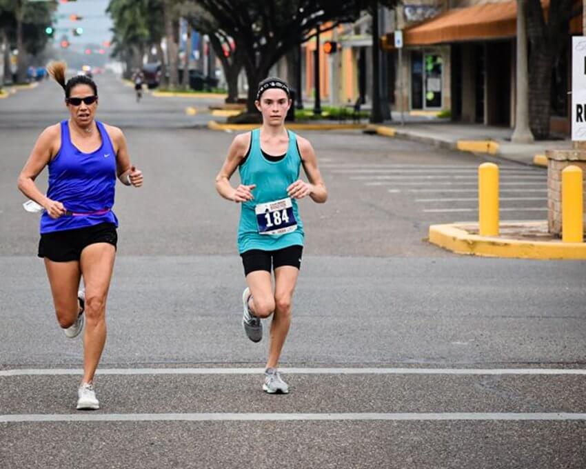 Michaela Wiersema running, pictured centre